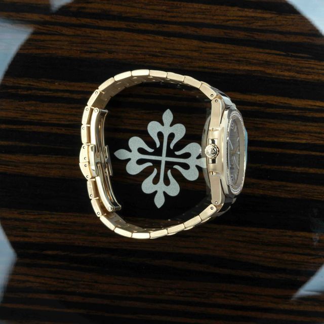 Patek Philippe Nautilus 7010/1R-011 Image 2